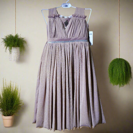 Girl Moon light Maxi sleeveless along with trouser.